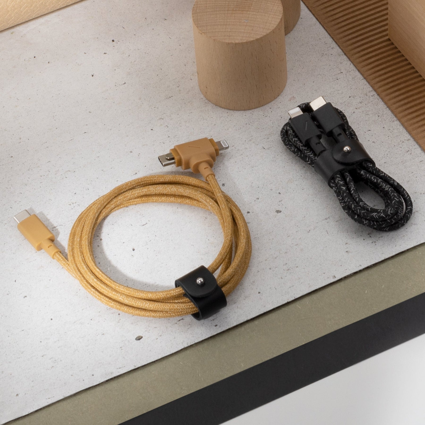 Belt Cable Duo (USB-C to USB-C & Lightning)