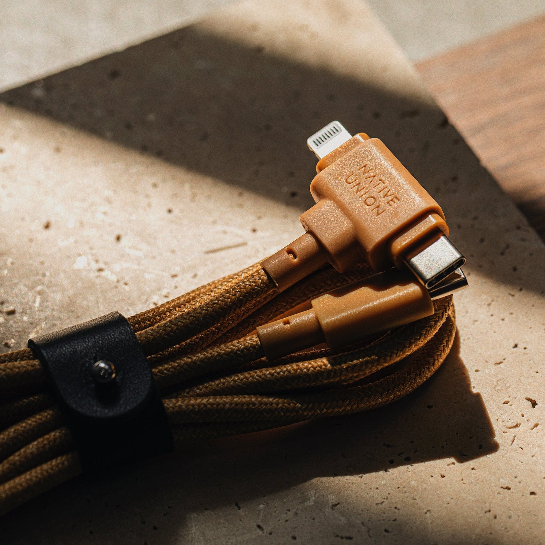 Belt Cable Duo (USB-C to USB-C & Lightning)