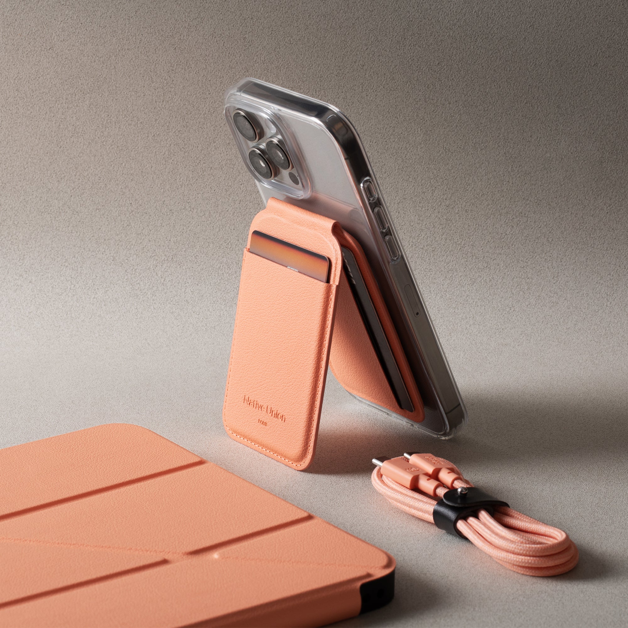 Active Wallet Stand | Magnetic