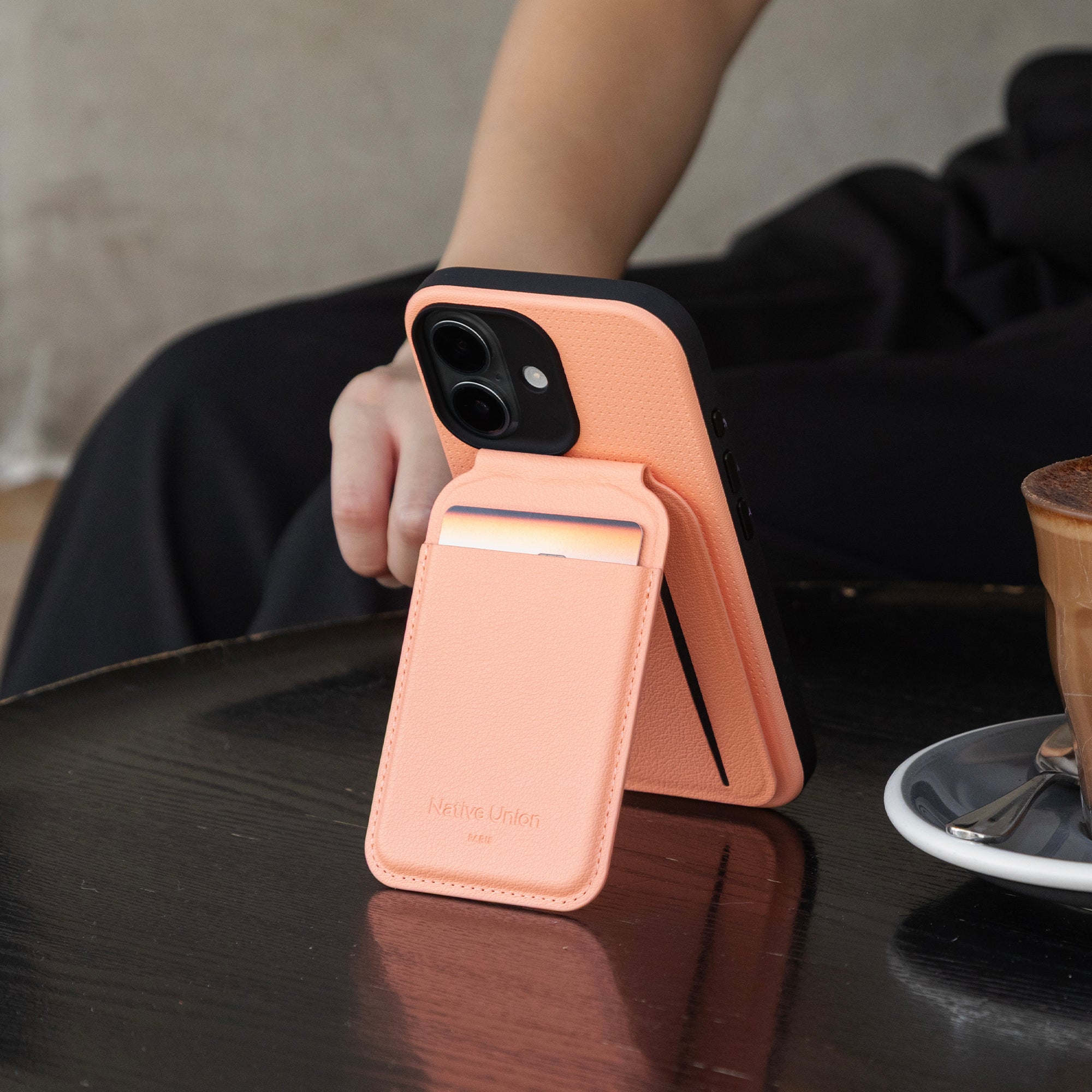 Active Wallet Stand | Magnetic