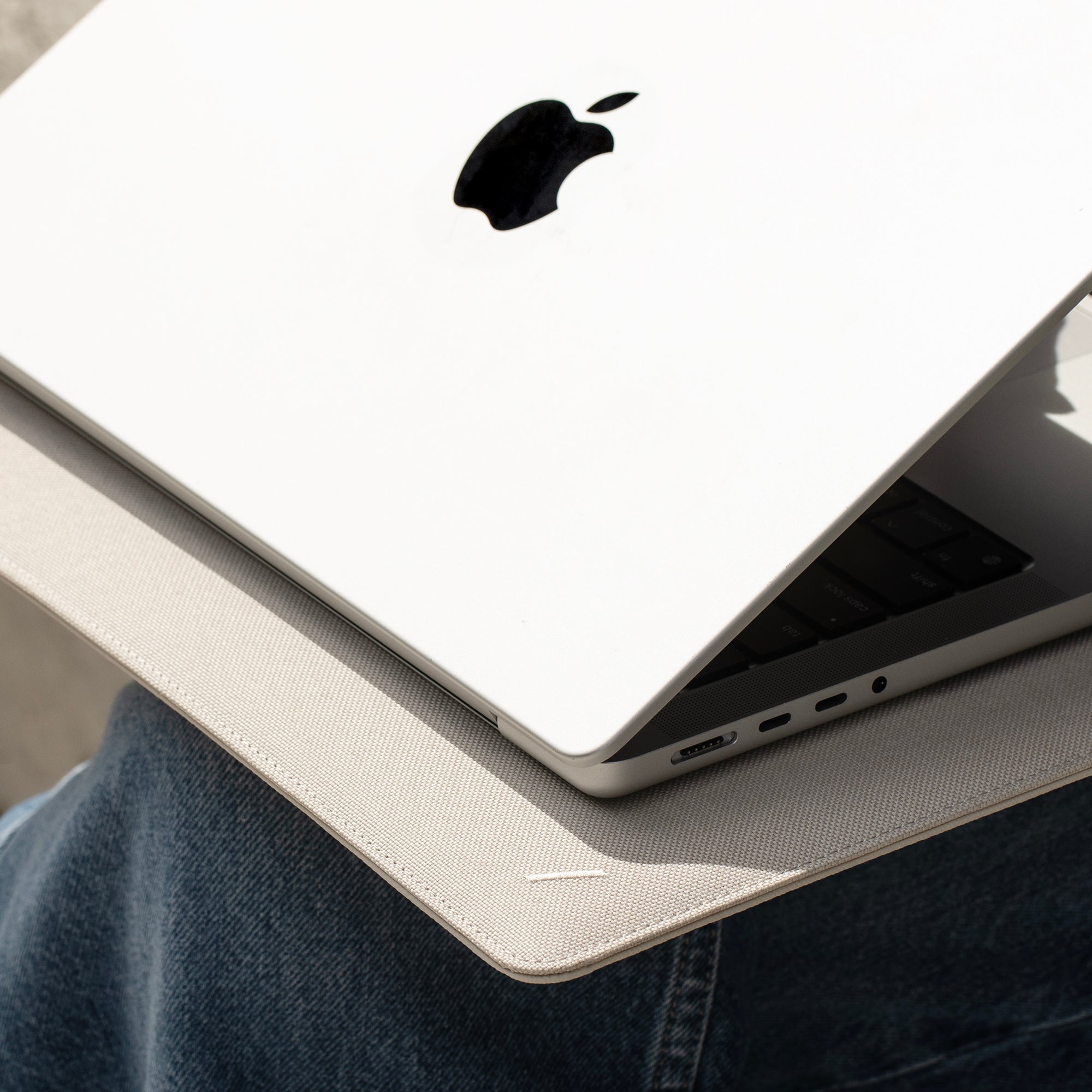 Stow Slim for MacBook (14