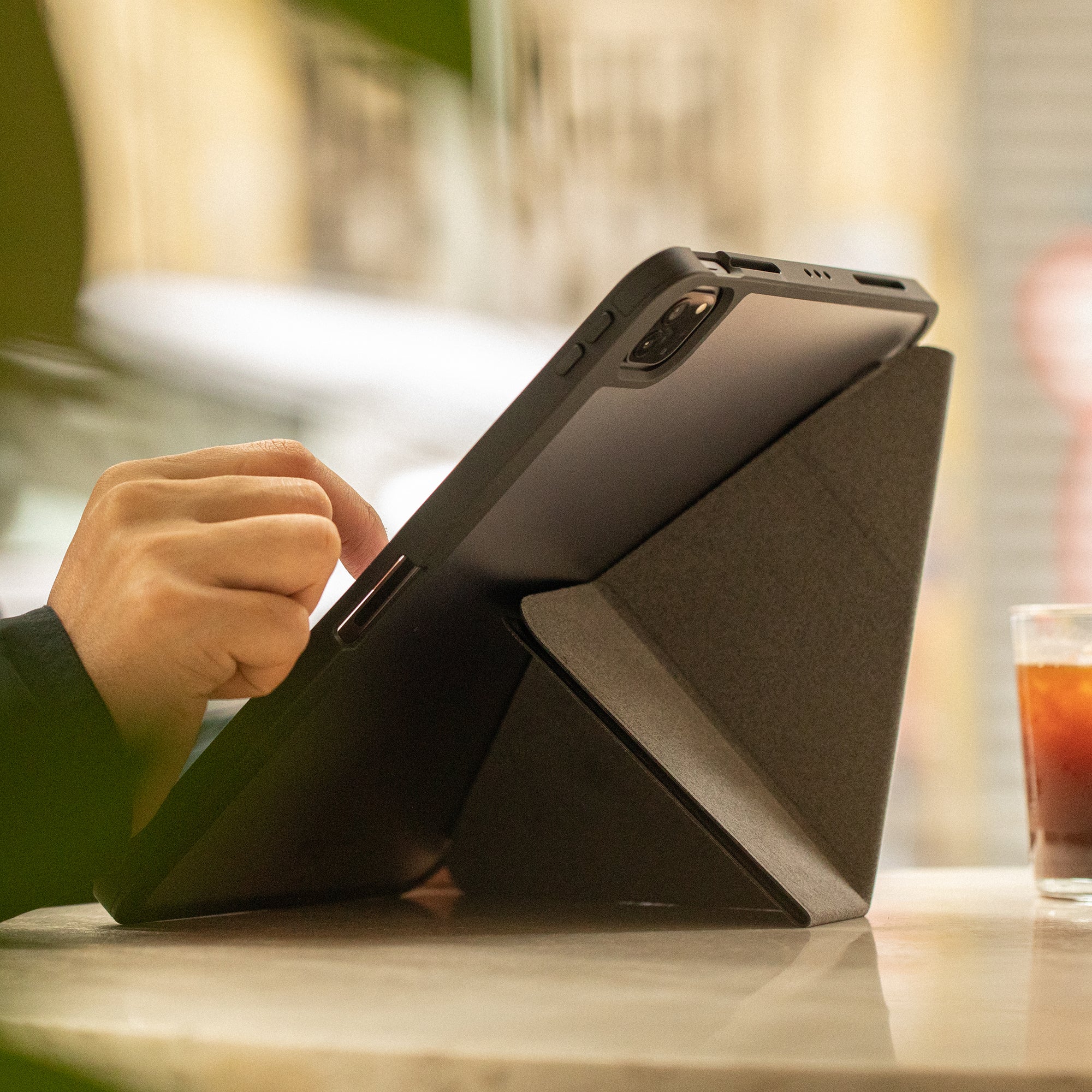 NATIVE UNION iPad Pro用ケース　11インチ Amazon.com: Native Union W.F.A iPad Folio – Foldable Stand