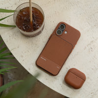 iPhone 17 / Tan