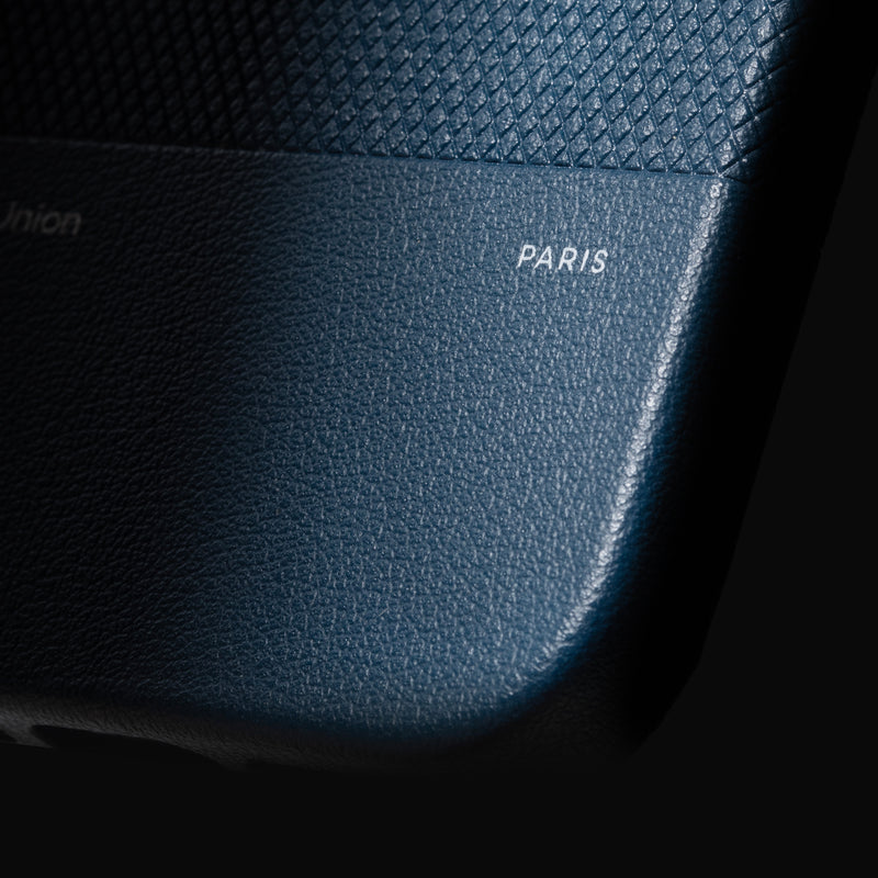 iPhone 16 Pro / Navy