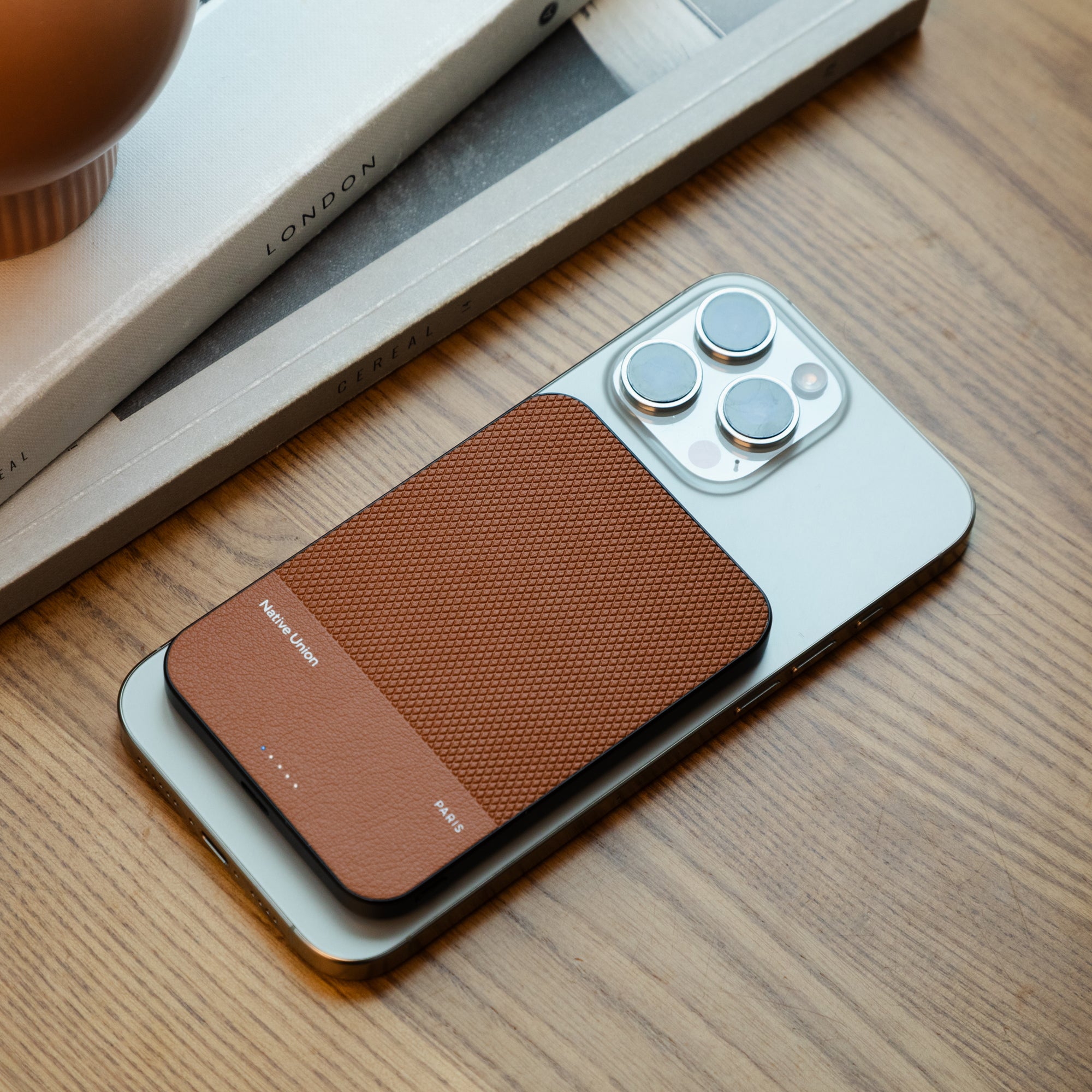 Native Union (Re)Classic Power Bank - Thumbnail 3