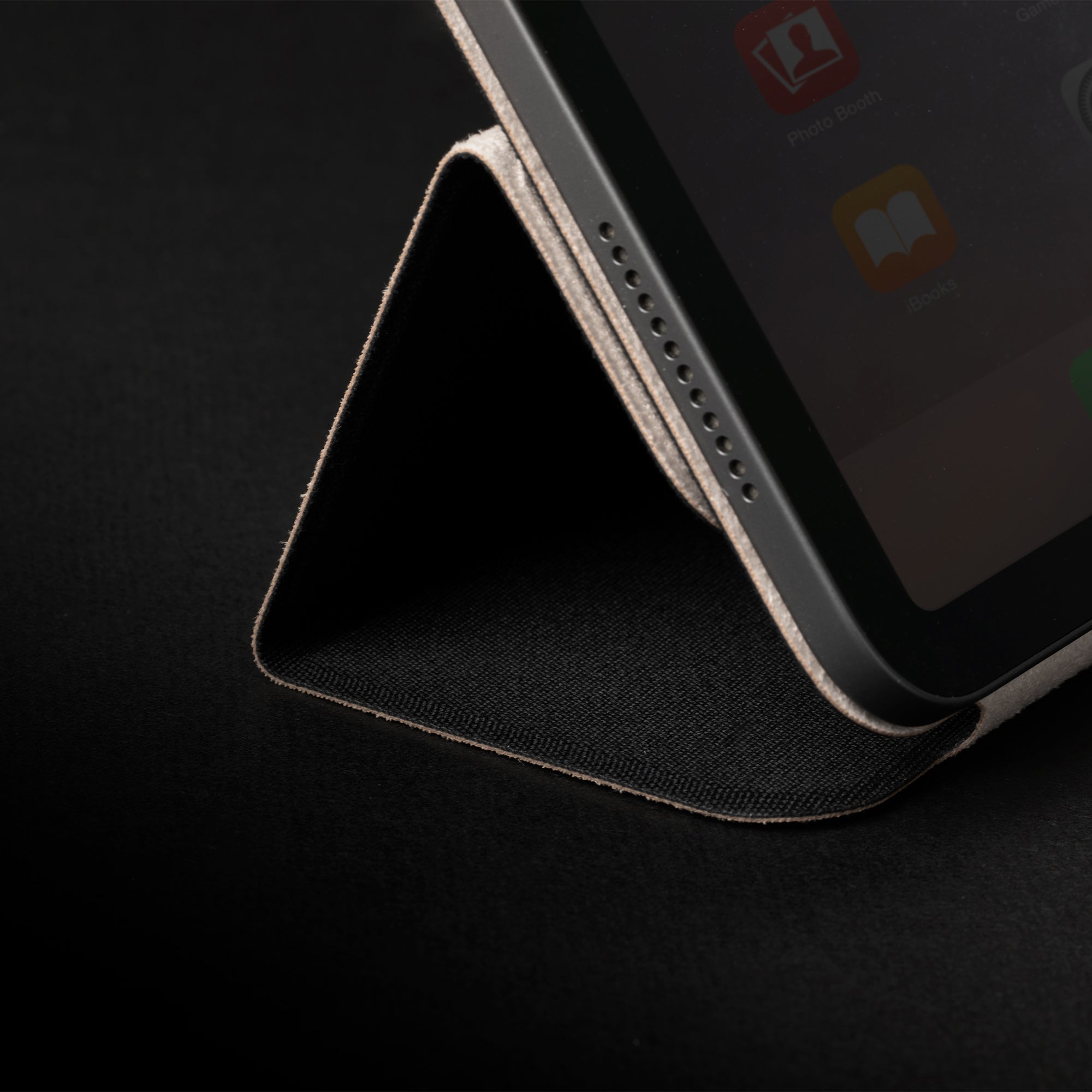 NATIVE UNION iPad Air ケース 第4 と5世代 新品 未使用 Native Union - W.F.A Folio for iPad Air (M2, 5th, 4th Gen)
