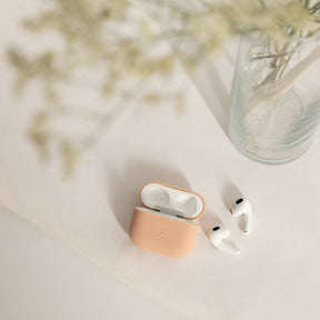 39639215603851,39639215636619,39639215669387,39639215734923,Curve Case for AirPods (Gen 3)