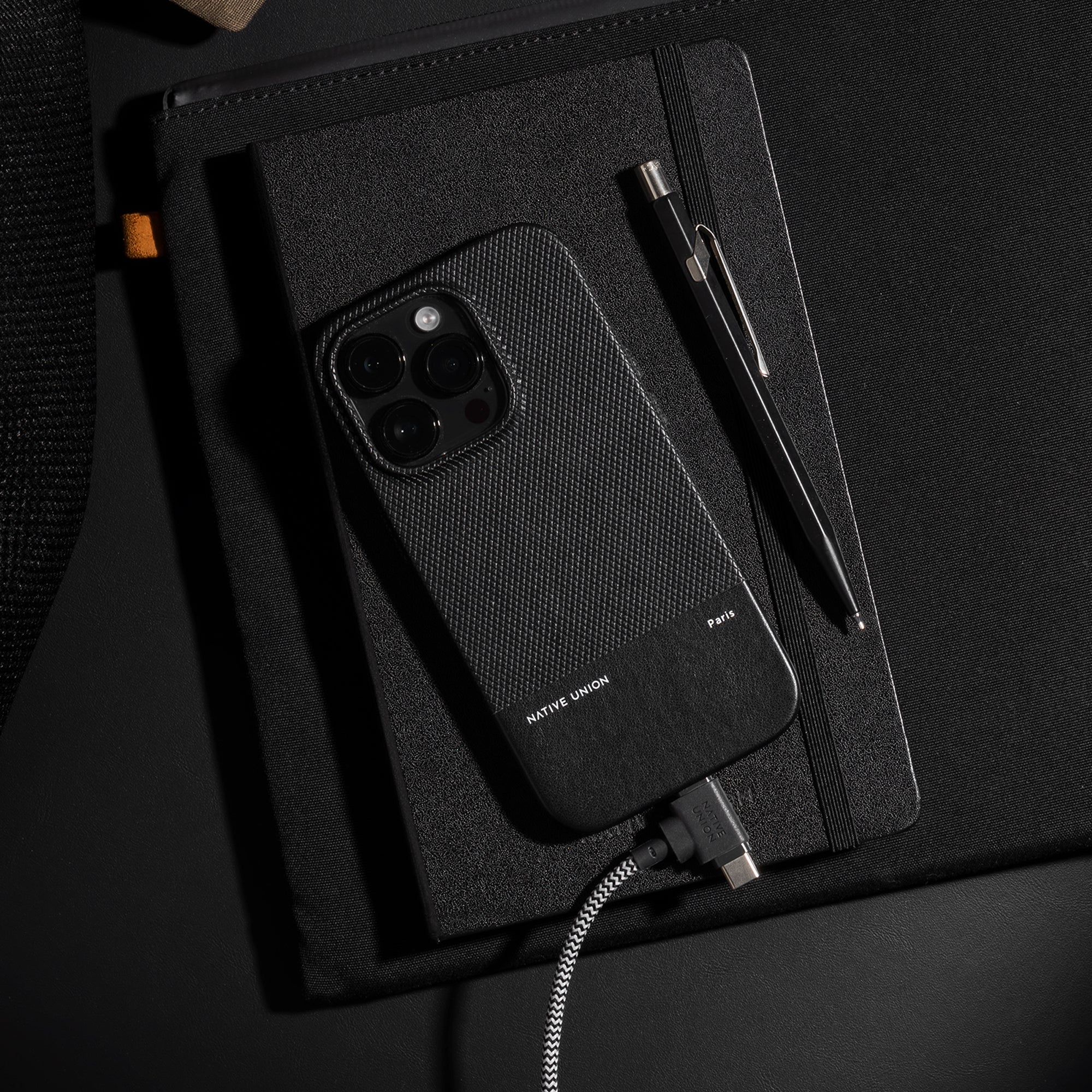 Belt Cable Duo (USB-C to USB-C & Lightning)